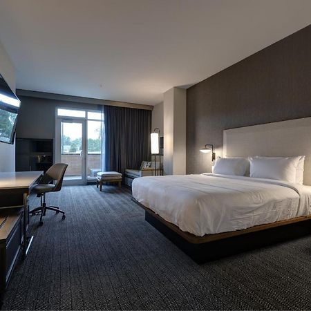 Courtyard By Marriott Iowa City University Heights Exteriör bild