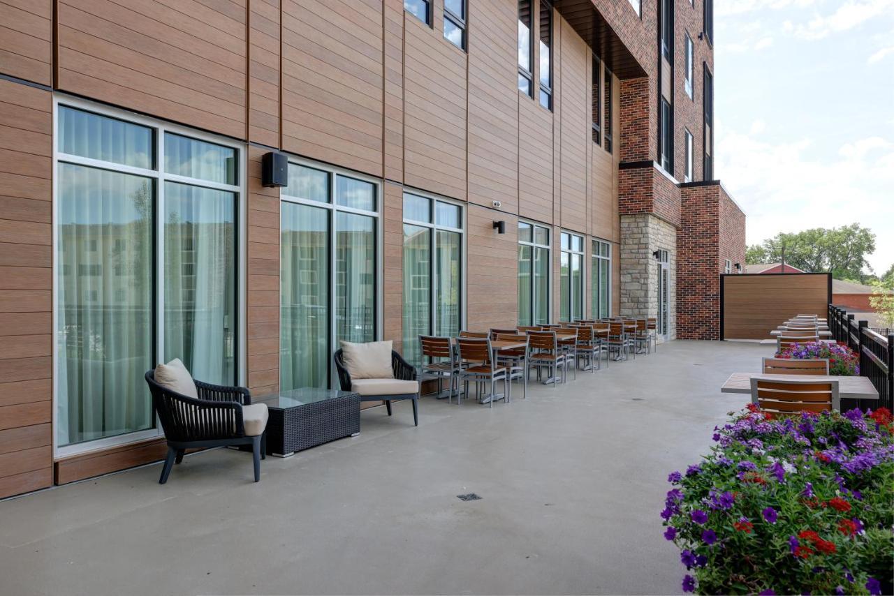 Courtyard By Marriott Iowa City University Heights Exteriör bild