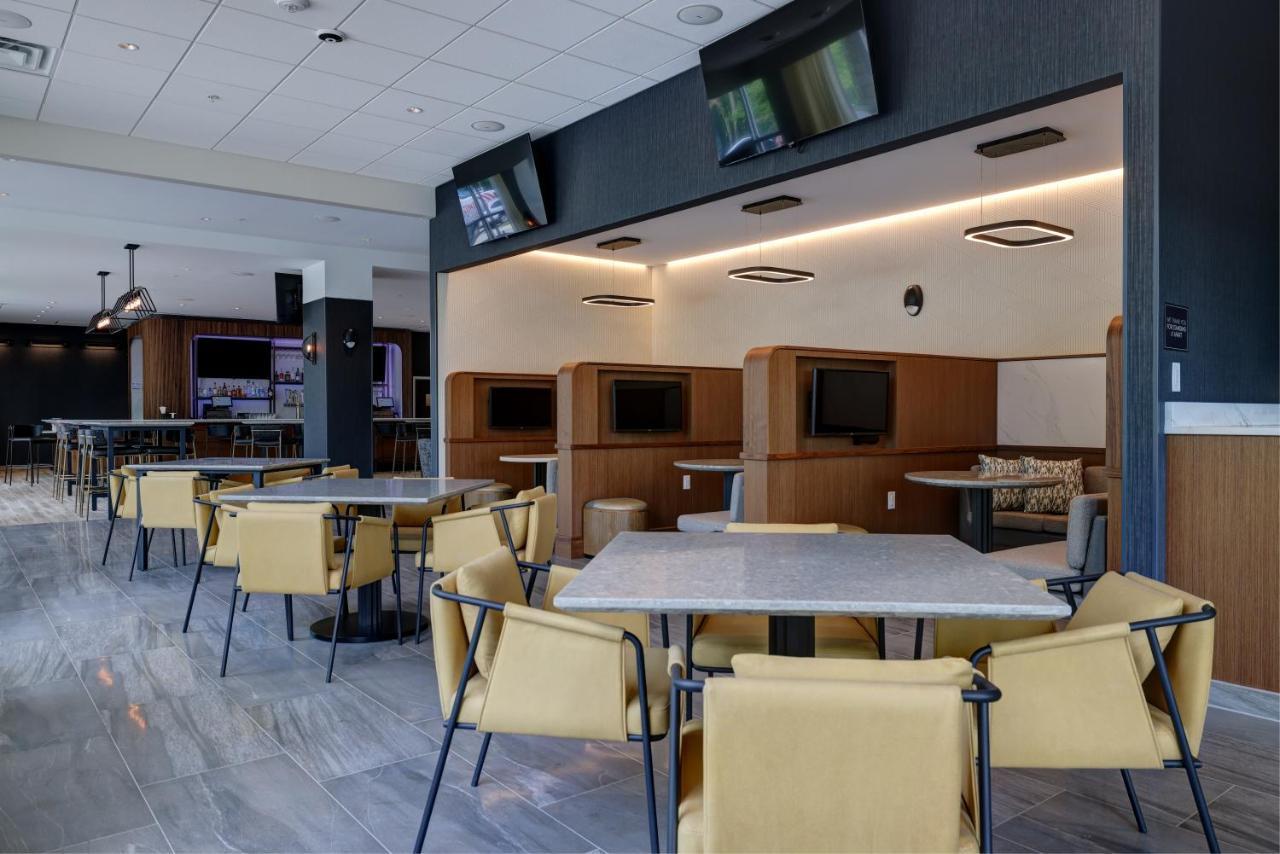 Courtyard By Marriott Iowa City University Heights Exteriör bild