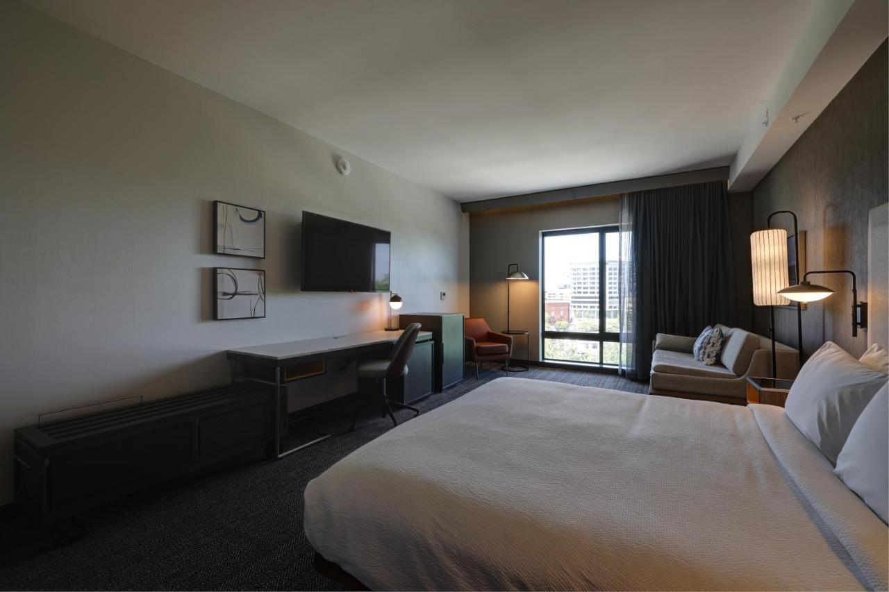Courtyard By Marriott Iowa City University Heights Exteriör bild