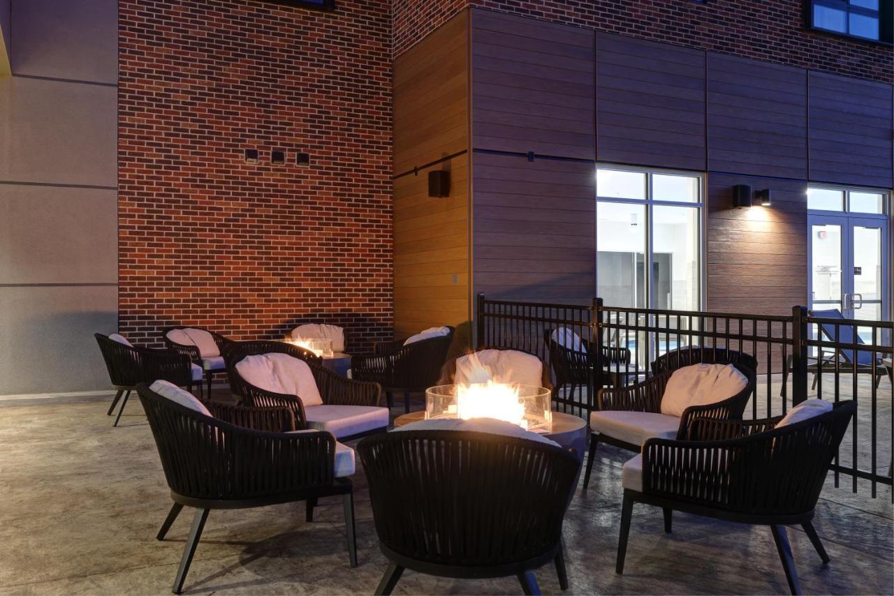 Courtyard By Marriott Iowa City University Heights Exteriör bild