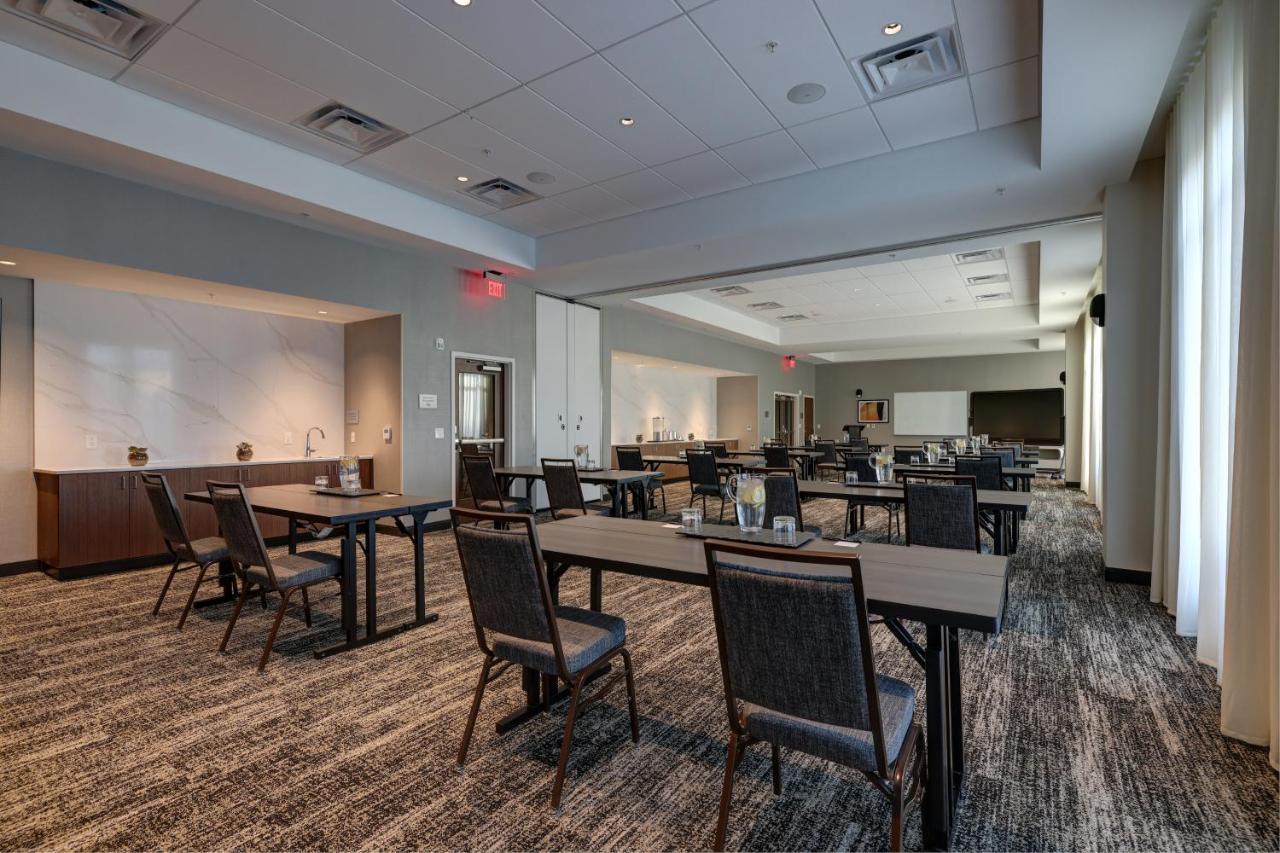 Courtyard By Marriott Iowa City University Heights Exteriör bild
