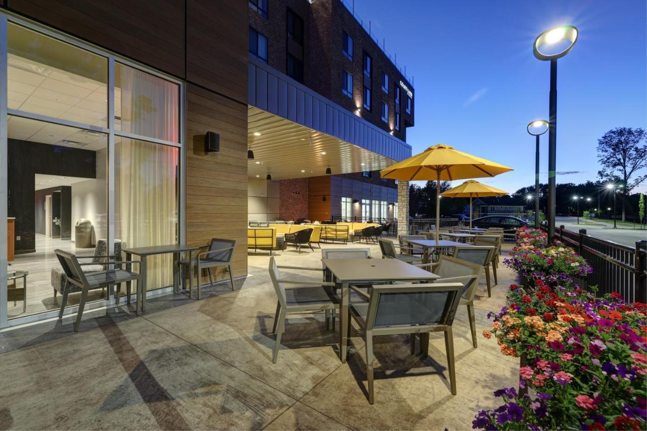 Courtyard By Marriott Iowa City University Heights Exteriör bild