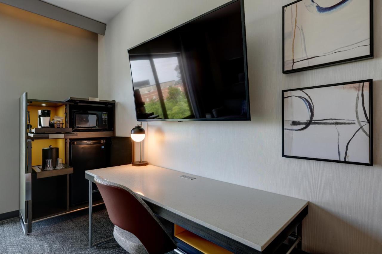 Courtyard By Marriott Iowa City University Heights Exteriör bild
