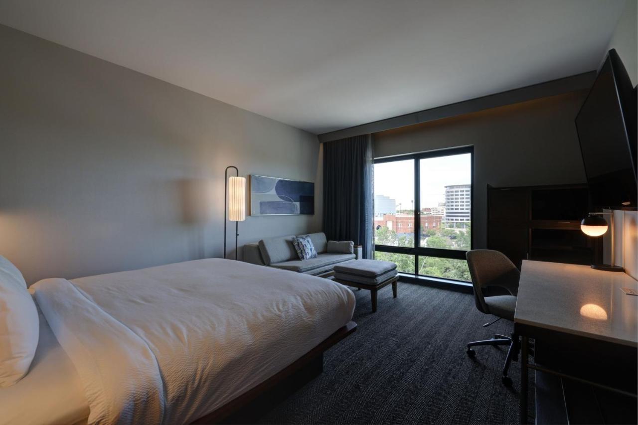 Courtyard By Marriott Iowa City University Heights Exteriör bild