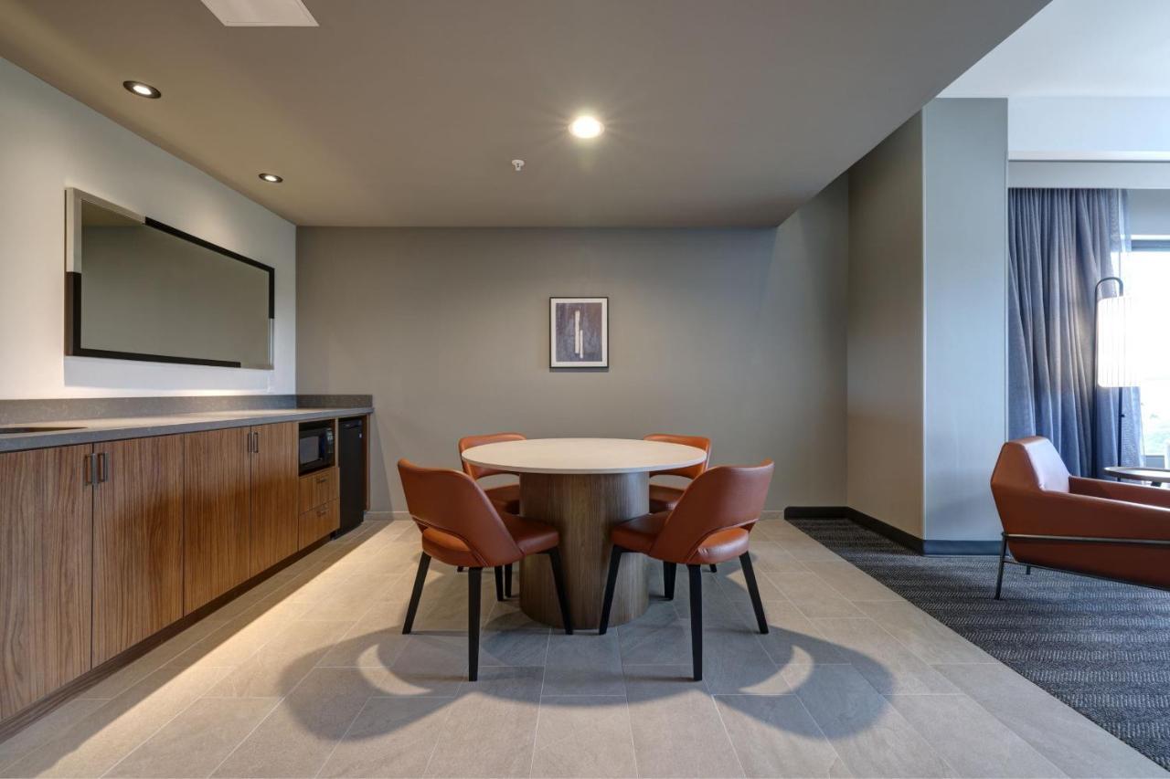Courtyard By Marriott Iowa City University Heights Exteriör bild
