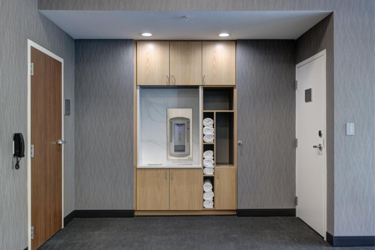 Courtyard By Marriott Iowa City University Heights Exteriör bild