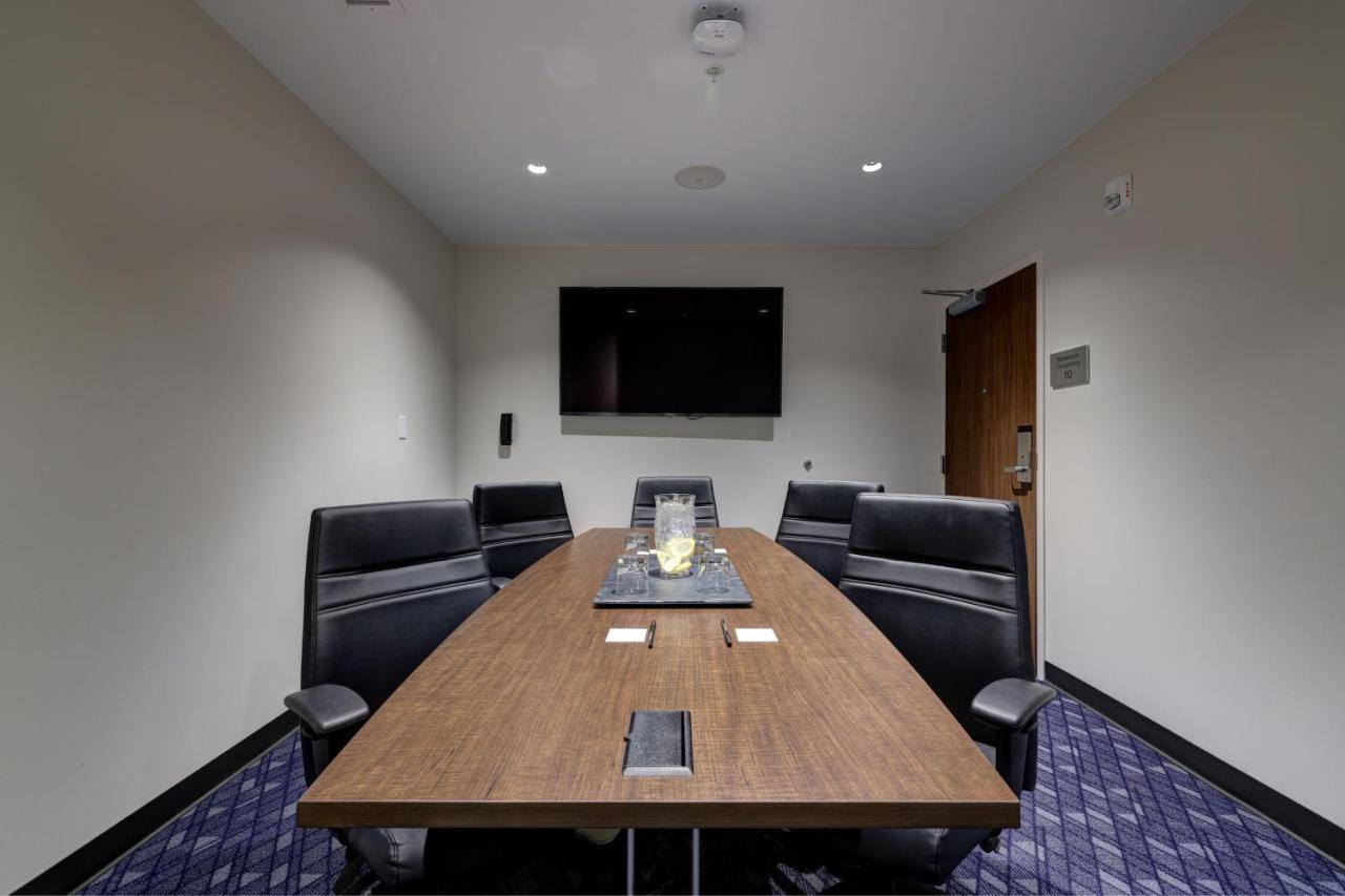Courtyard By Marriott Iowa City University Heights Exteriör bild