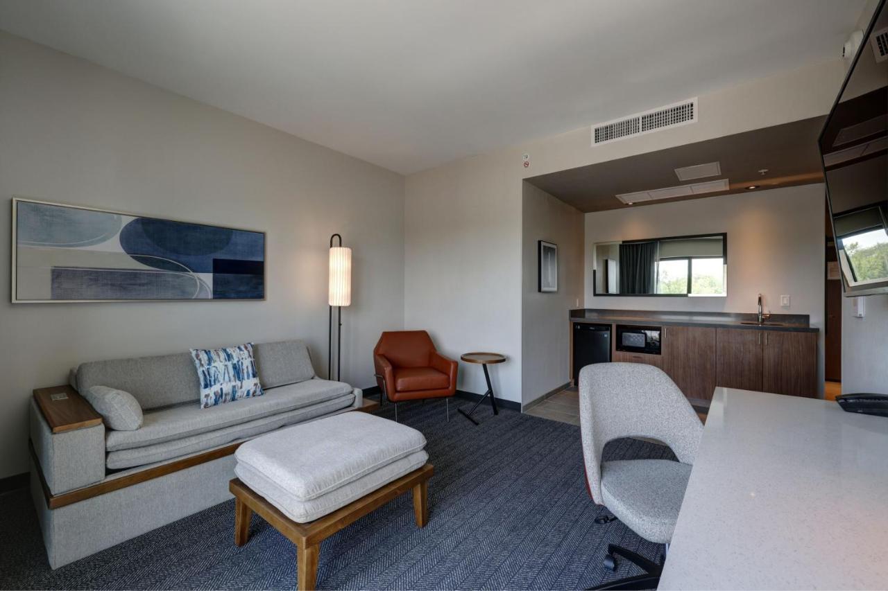 Courtyard By Marriott Iowa City University Heights Exteriör bild