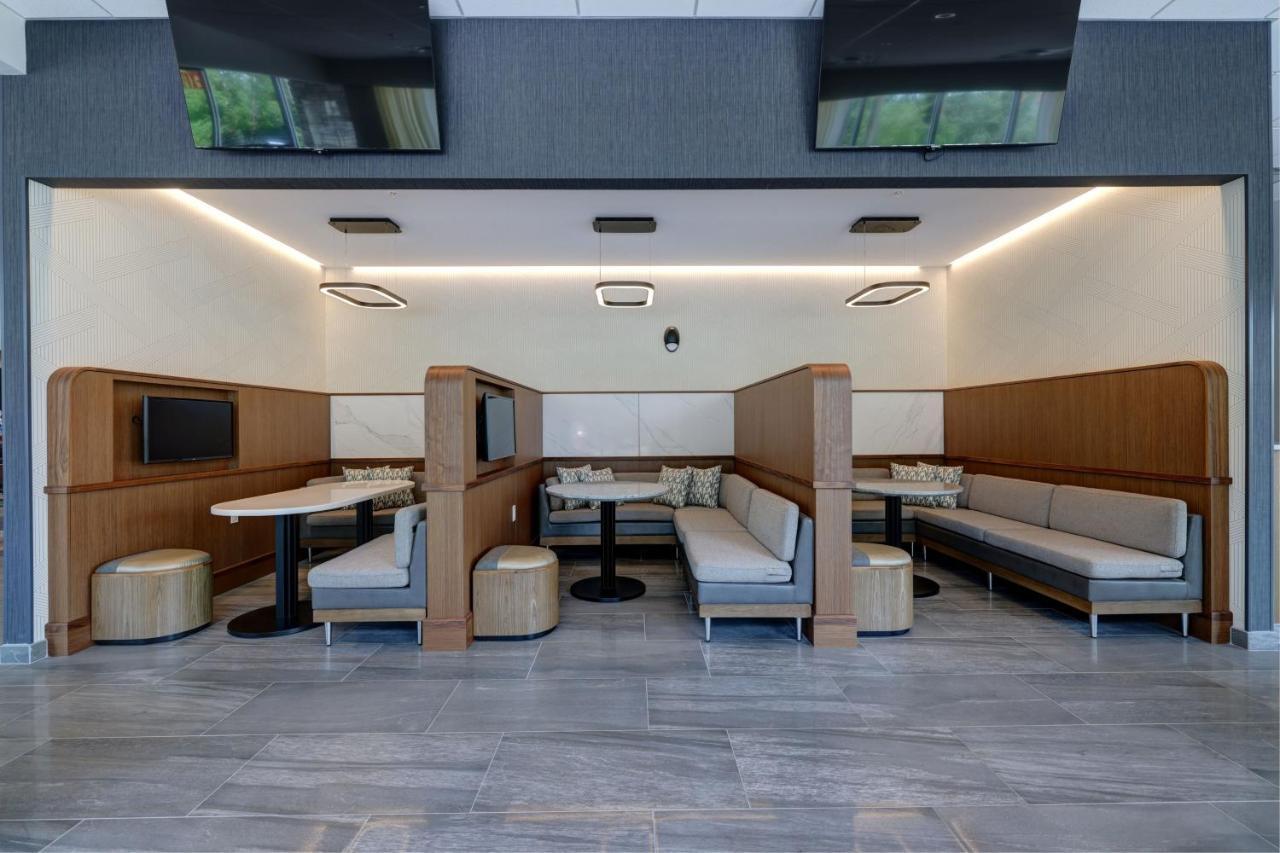 Courtyard By Marriott Iowa City University Heights Exteriör bild