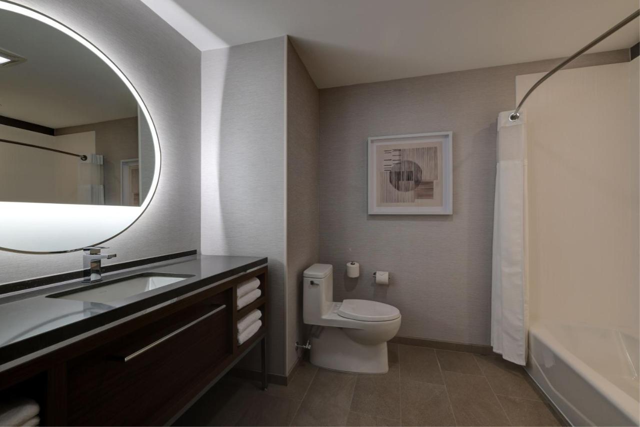 Courtyard By Marriott Iowa City University Heights Exteriör bild
