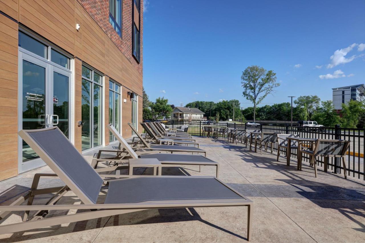 Courtyard By Marriott Iowa City University Heights Exteriör bild