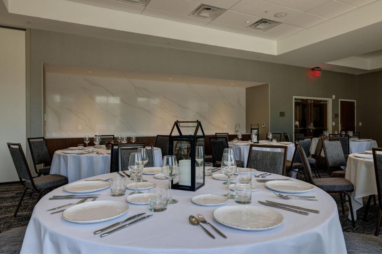 Courtyard By Marriott Iowa City University Heights Exteriör bild